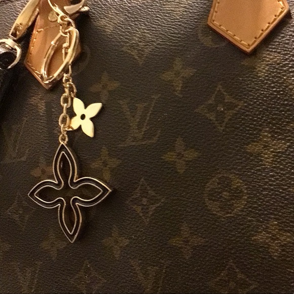 Clover Bag Charm, perfect with Louis Vuitton bags - Picture 13 of 15
